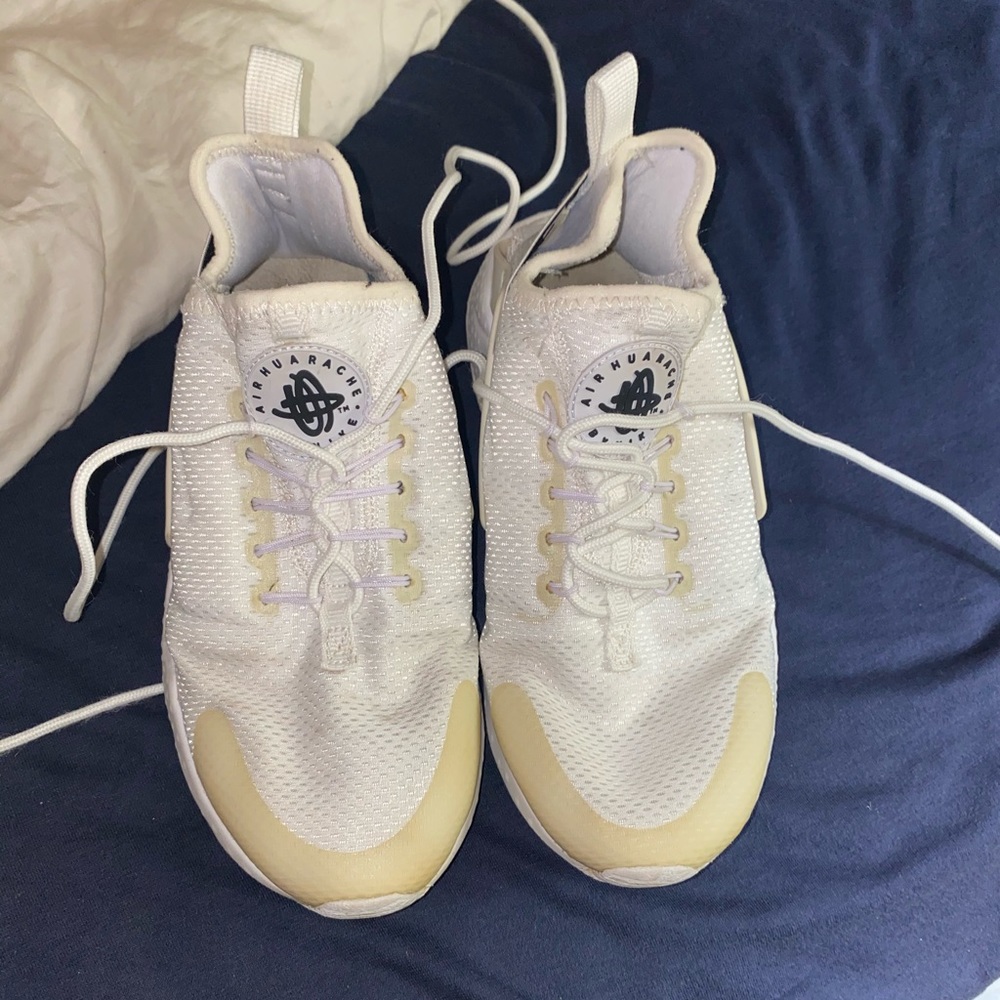 Nike women’s size 6 sneakers